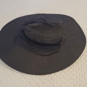 Outfly Black Brim hat